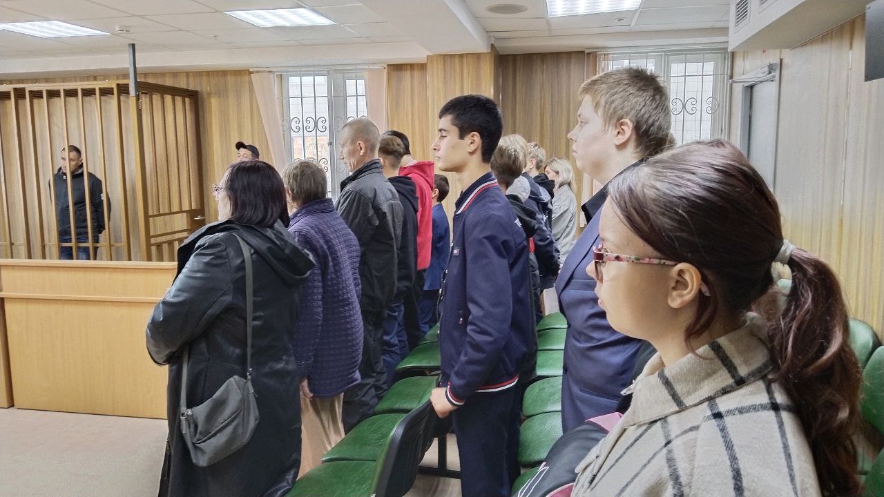 Школьники посетили Ленинский районный суд Тюмени
